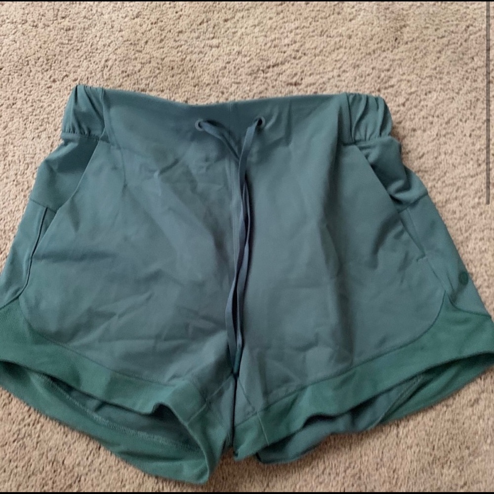 Lululemon Shorts size 4
